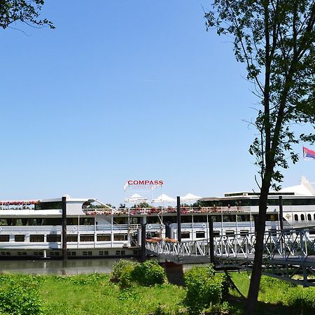 Compass River City Botel Βελιγράδι Εξωτερικό φωτογραφία