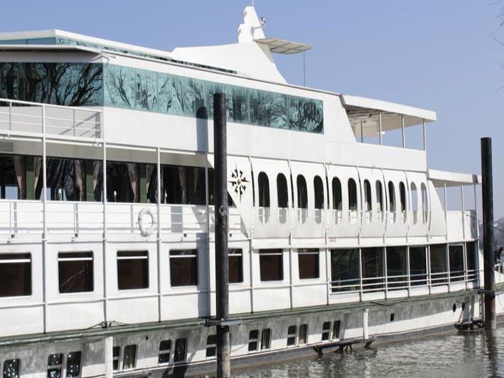 Compass River City Botel Βελιγράδι Εξωτερικό φωτογραφία