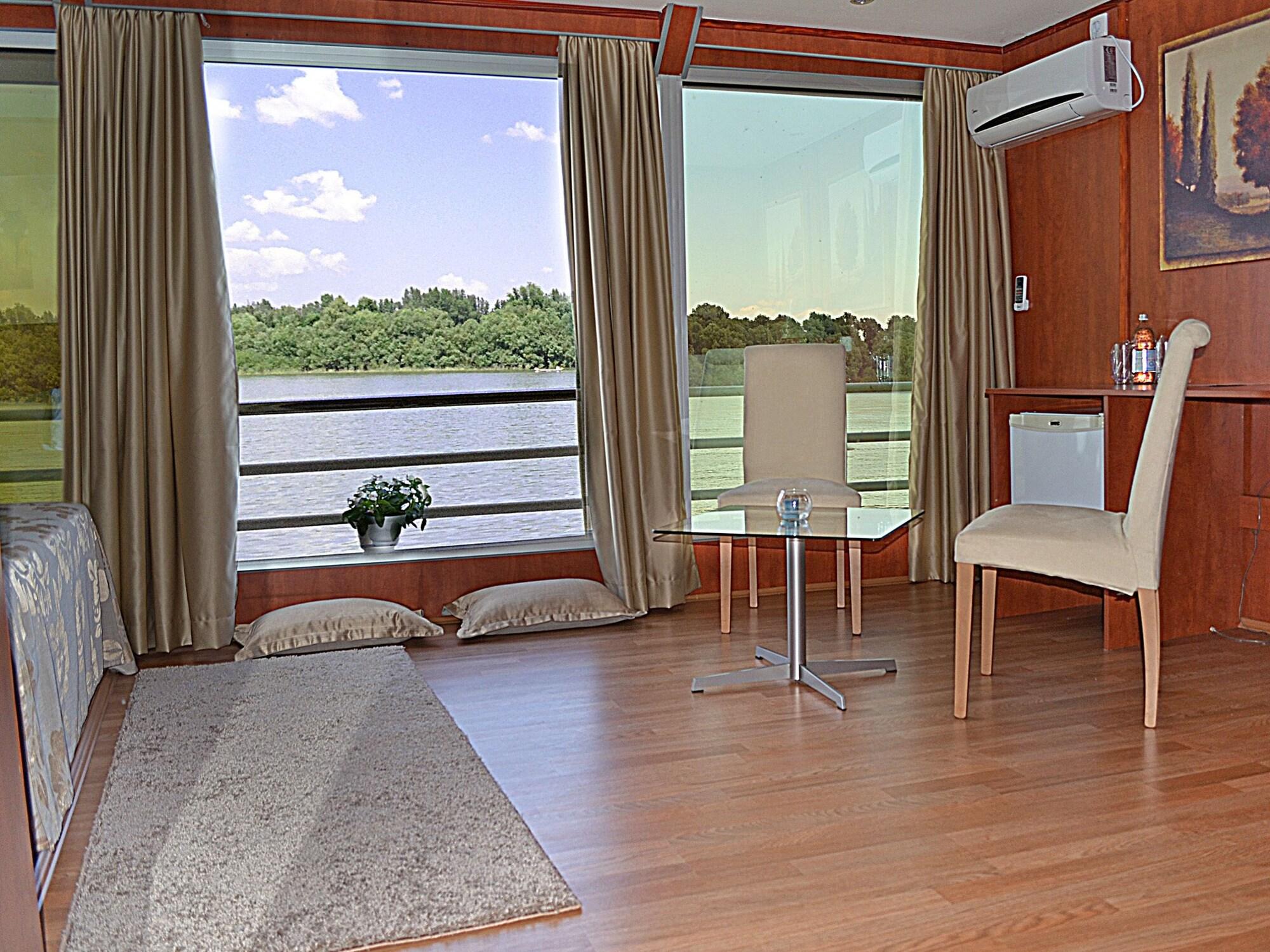 Compass River City Botel Βελιγράδι Εξωτερικό φωτογραφία