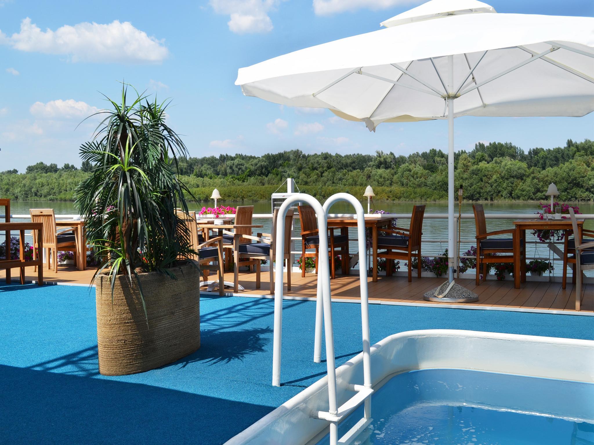 Compass River City Botel Βελιγράδι Εξωτερικό φωτογραφία