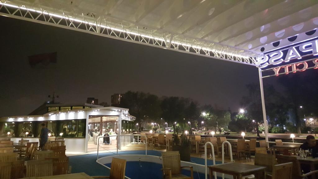 Compass River City Botel Βελιγράδι Εξωτερικό φωτογραφία
