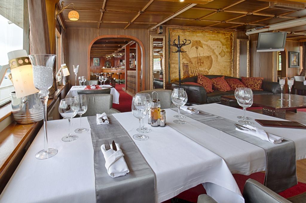Compass River City Botel Βελιγράδι Εξωτερικό φωτογραφία
