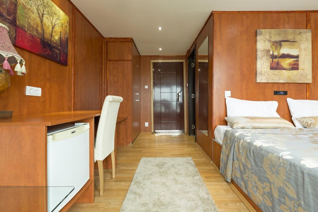 Compass River City Botel Βελιγράδι Εξωτερικό φωτογραφία
