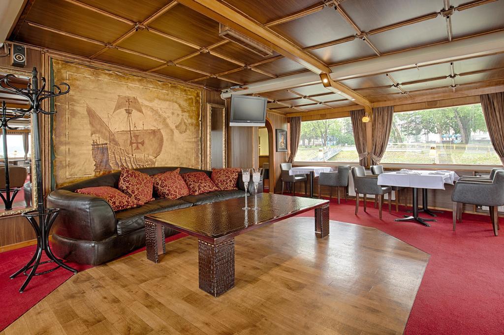Compass River City Botel Βελιγράδι Εξωτερικό φωτογραφία