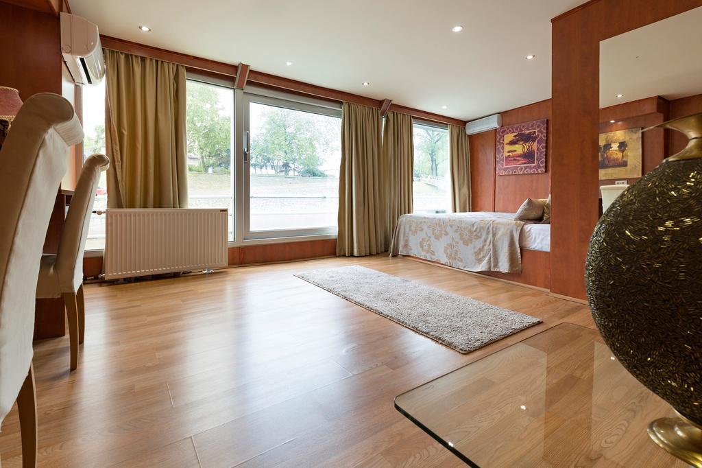 Compass River City Botel Βελιγράδι Εξωτερικό φωτογραφία