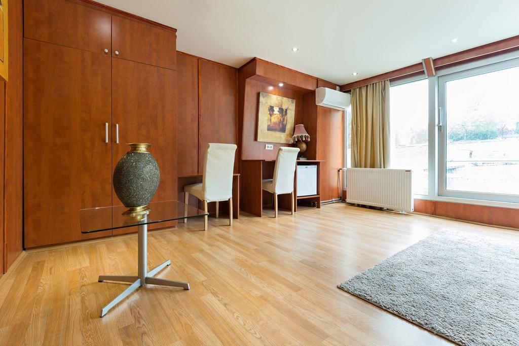 Compass River City Botel Βελιγράδι Εξωτερικό φωτογραφία